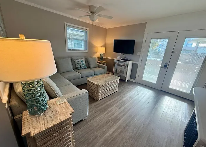 Gulf Village 2 Bedroom - 2 Pools - Summer Getaway- Free Daily Activities Apartment Gulf Shores