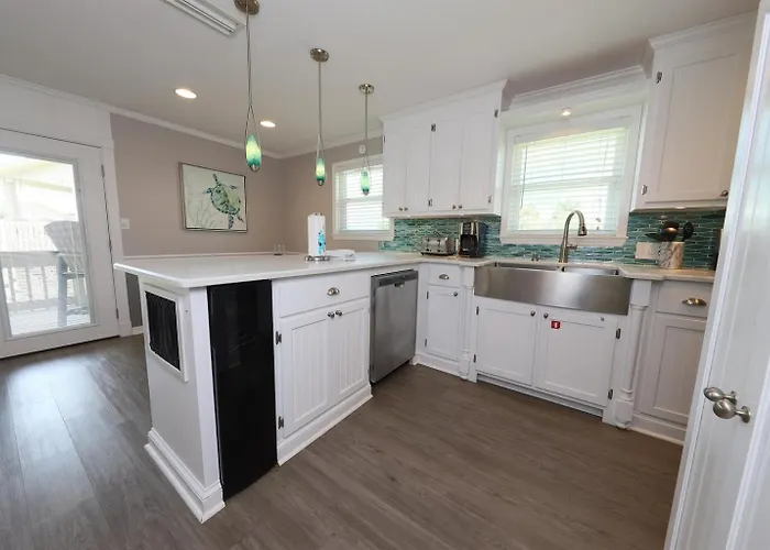 Gulf Village 2 Bedroom - 2 Pools - Summer Getaway- Free Daily Activities