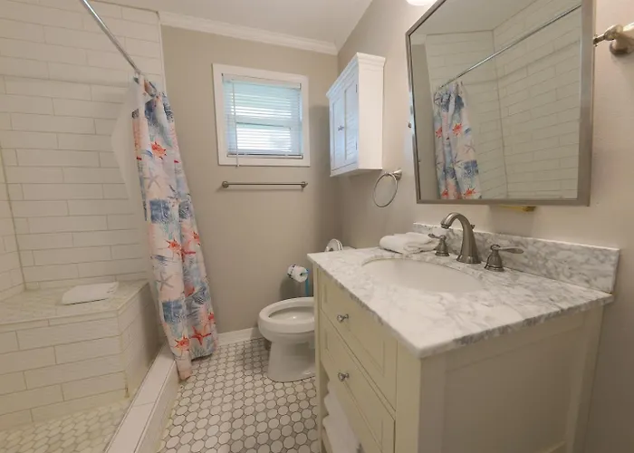 Gulf Village 2 Bedroom - 2 Pools - Summer Getaway- Free Daily Activities Gulf Shores
