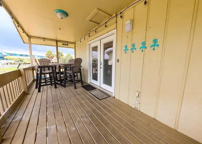 Gulf Village 2 Bedroom - 2 Pools - Summer Getaway- Free Daily Activities Apartment *