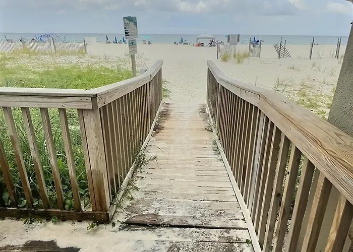 Gulf Village 2 Bedroom - 2 Pools - Summer Getaway- Free Daily Activities *