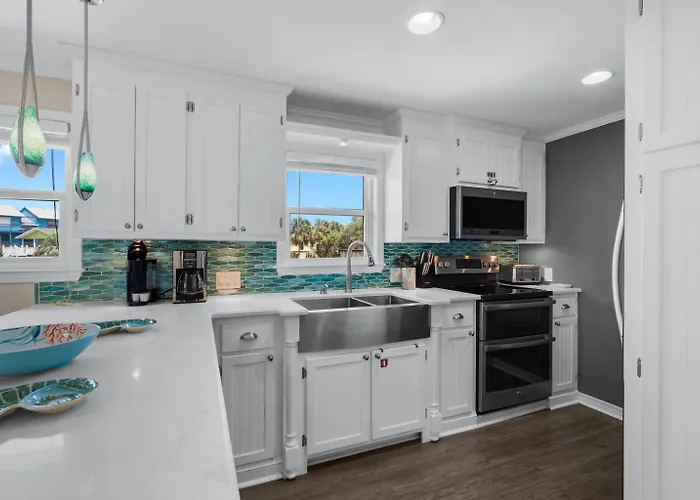 Gulf Village 2 Bedroom - 2 Pools - Fall Family Fun! *