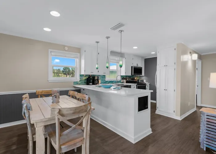 Apartment Gulf Village 2 Bedroom - 2 Pools - Fall Family Fun! Gulf Shores