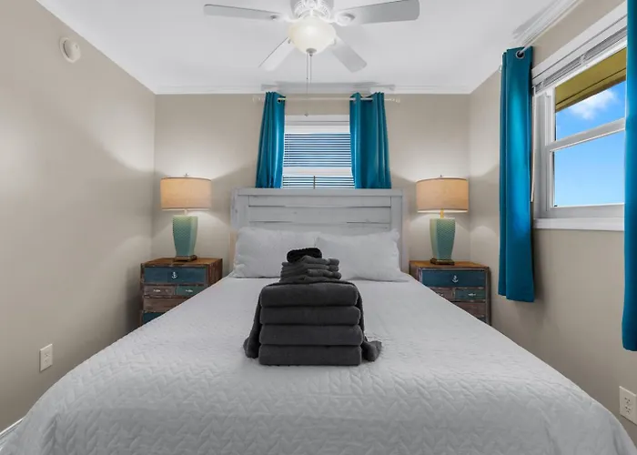 Gulf Village 2 Bedroom - 2 Pools - Fall Family Fun! *