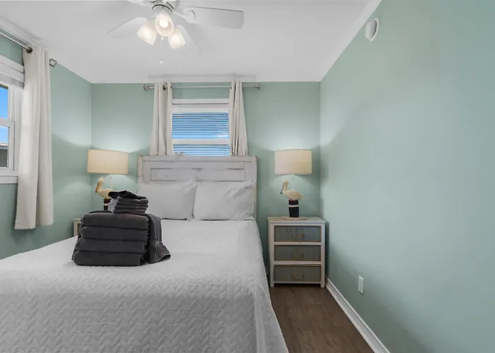 Gulf Village 2 Bedroom - 2 Pools - Fall Family Fun! Gulf Shores