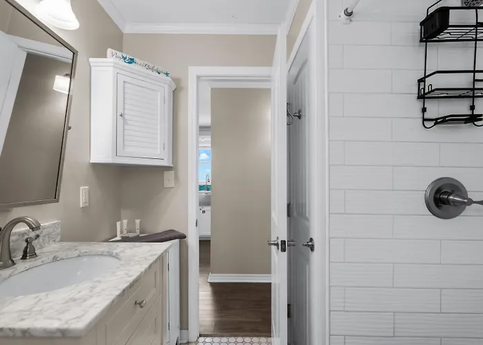 Gulf Village 2 Bedroom - 2 Pools - Fall Family Fun! Gulf Shores