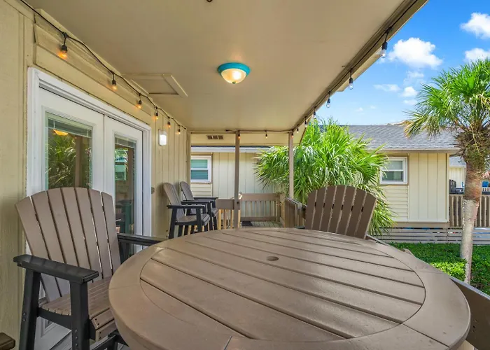 Gulf Village 2 Bedroom - 2 Pools - Fall Family Fun! Apartment *